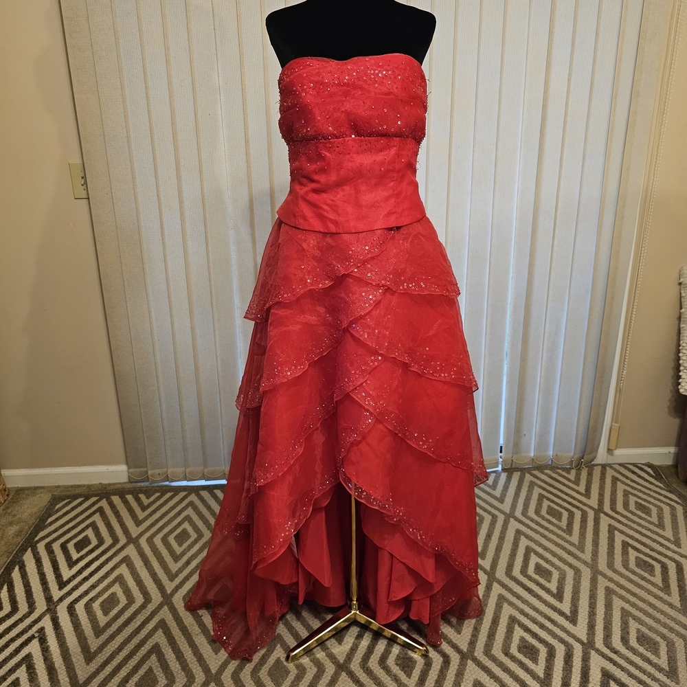 Elegant Red Strapless Evening Gown